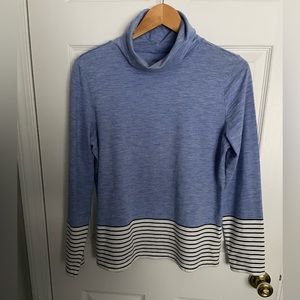 Vineyard vine top size medium